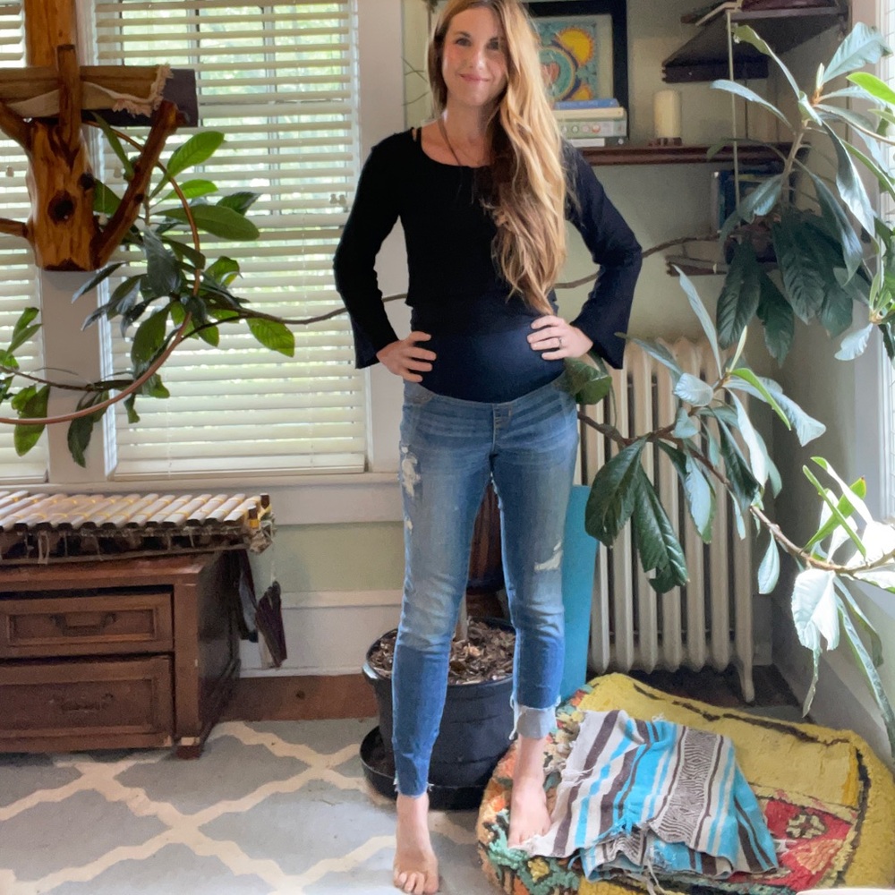 Distressed maternity jeans